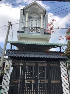 Nhà bán thuộc khu phố 3, thị trấn Hóc Môn, dt 4x15m, giá chỉ 3.9 tỷ. LH 0903.777.639 