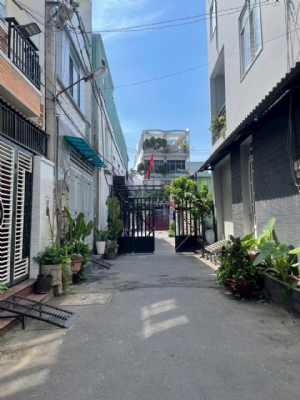 bán nhà trệt 2 lầu tặng nội thất hẻm ô tô linh xuân thủ đức 